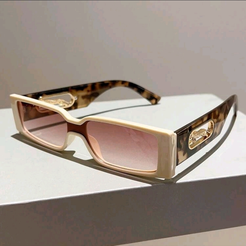 BRAND NEW ** Stylish Cream and Brown Sunglasses